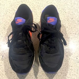 Girls Nike MD Valiant tennis shoes